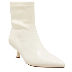 NWT A New Day Women's White Lonnie Kitten Heel Stretch Ankle Boots Size: 9.5